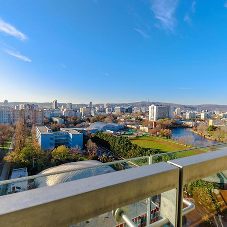 Sunny Apartment With Amazing Terrace On The 13Th Floor Near City Center Братислава Екстер'єр фото