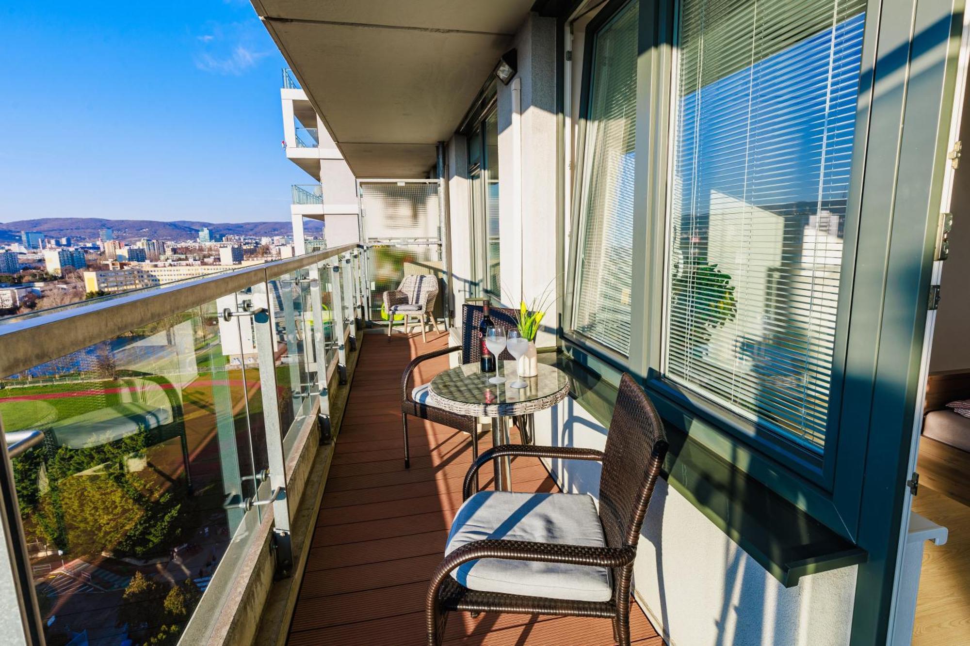 Sunny Apartment With Amazing Terrace On The 13Th Floor Near City Center Братислава Екстер'єр фото