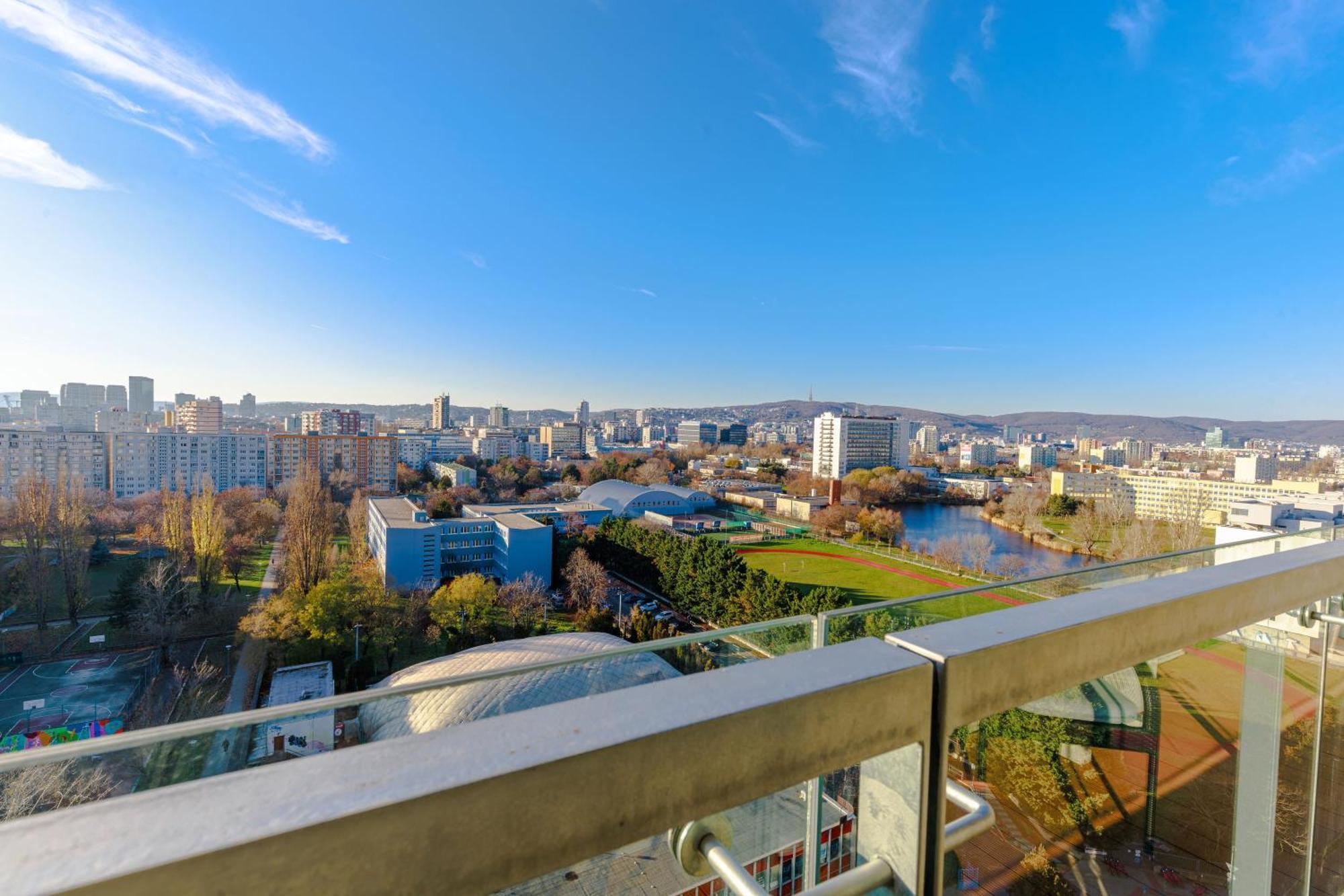 Sunny Apartment With Amazing Terrace On The 13Th Floor Near City Center Братислава Екстер'єр фото