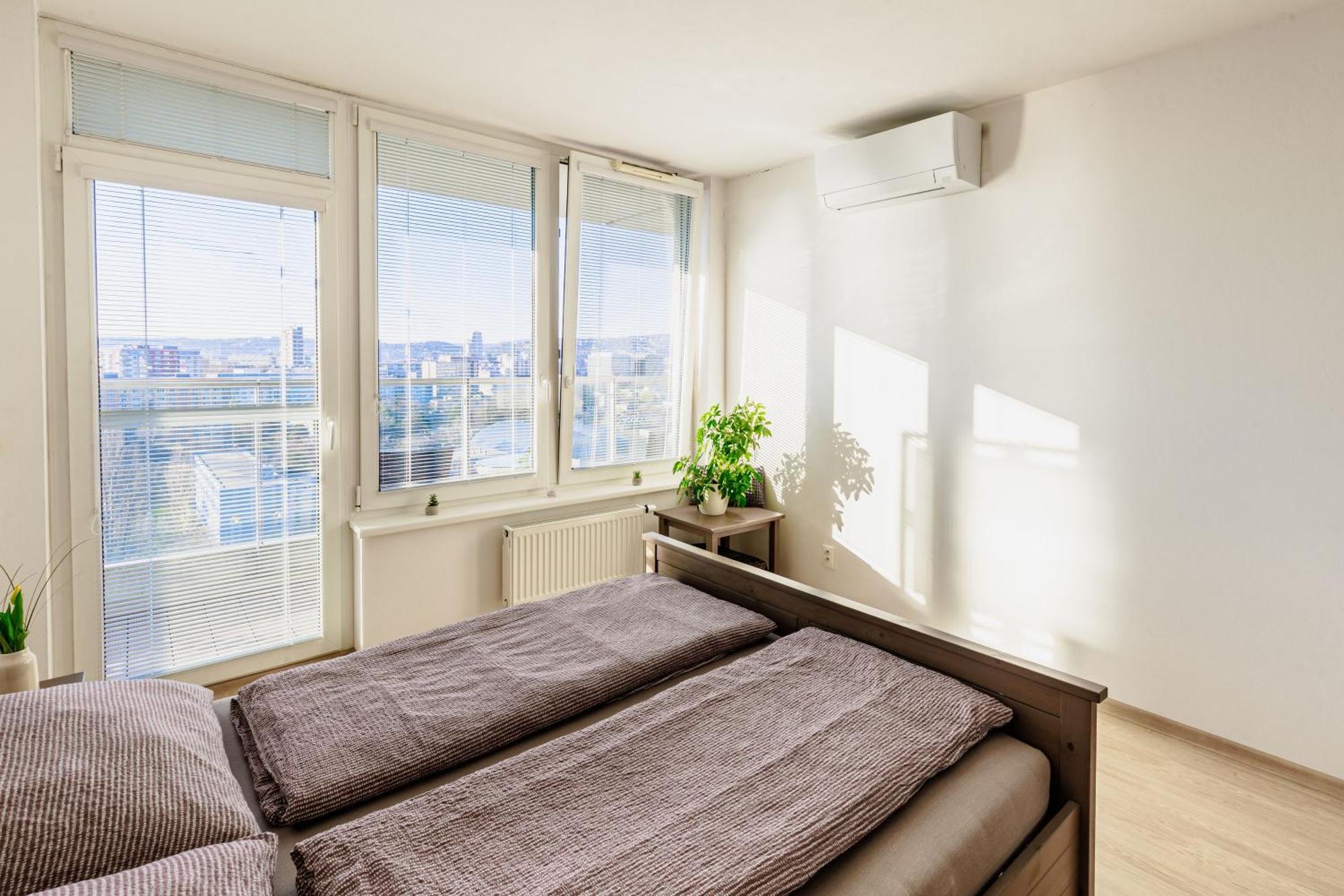 Sunny Apartment With Amazing Terrace On The 13Th Floor Near City Center Братислава Екстер'єр фото