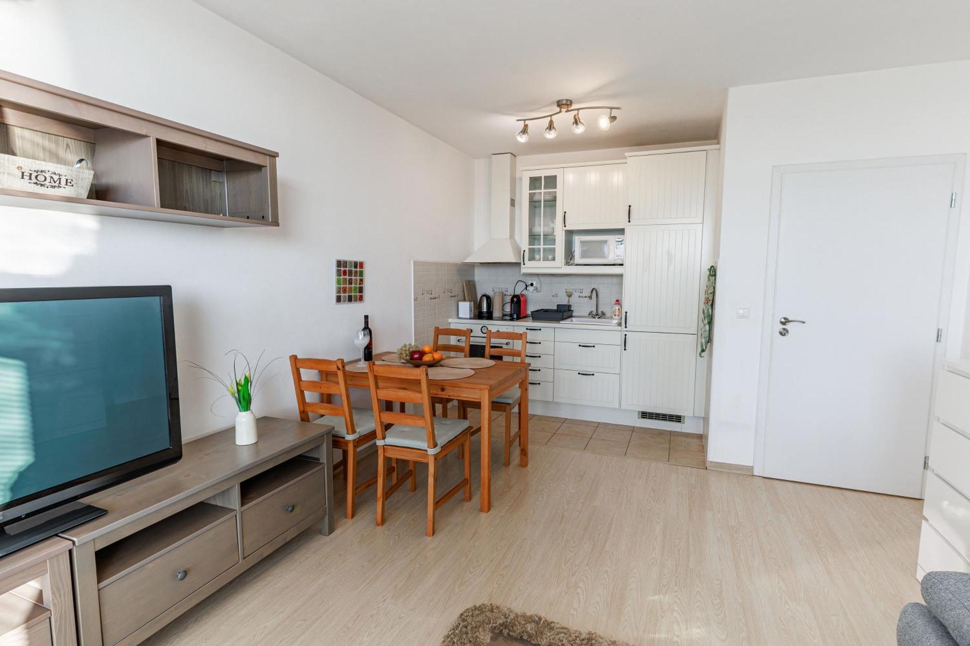 Sunny Apartment With Amazing Terrace On The 13Th Floor Near City Center Братислава Екстер'єр фото